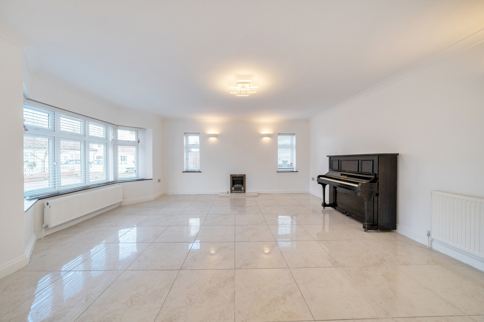 5 bedroom detached house for sale 0