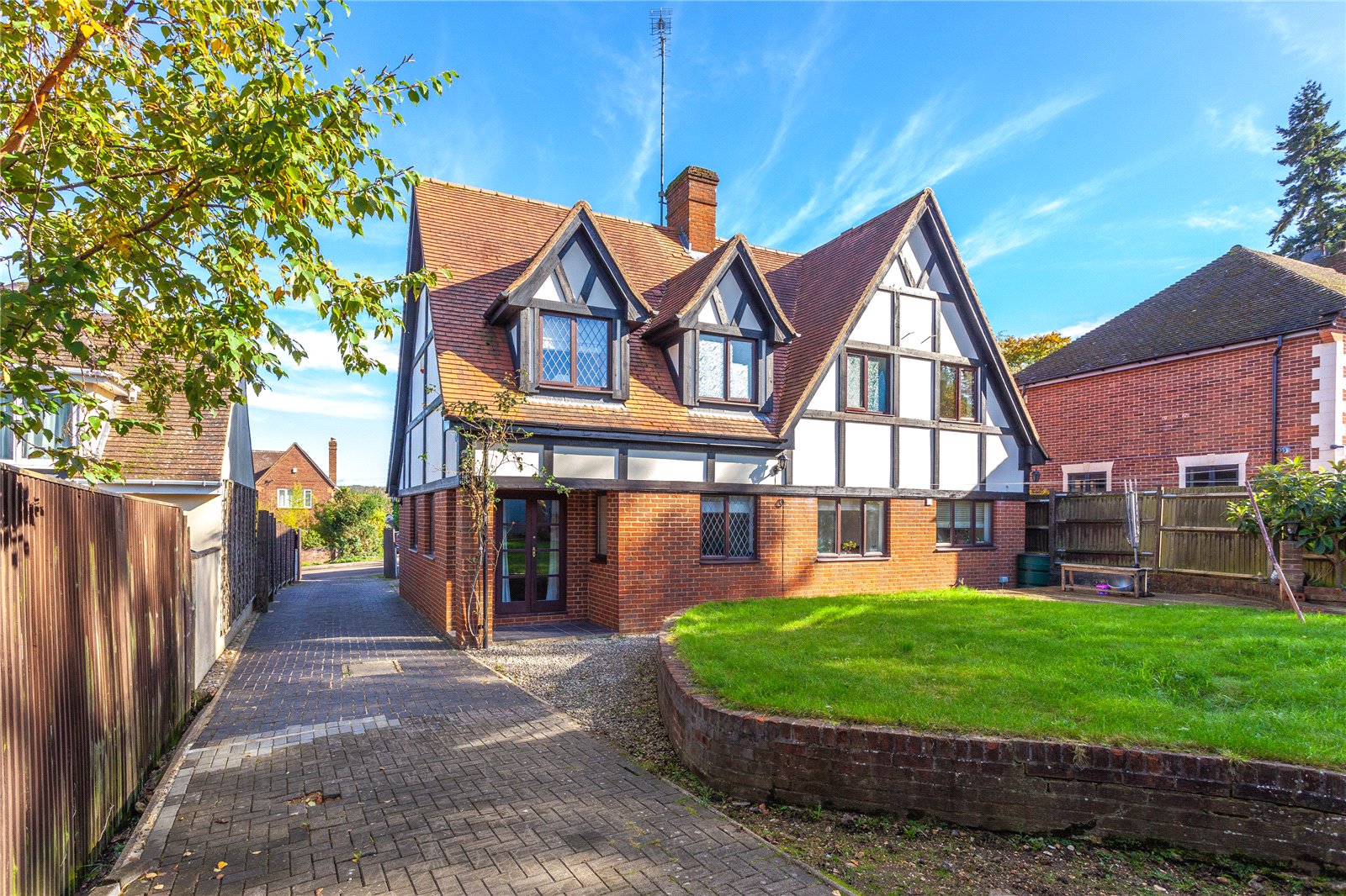 6 bedroom detached house for sale 0