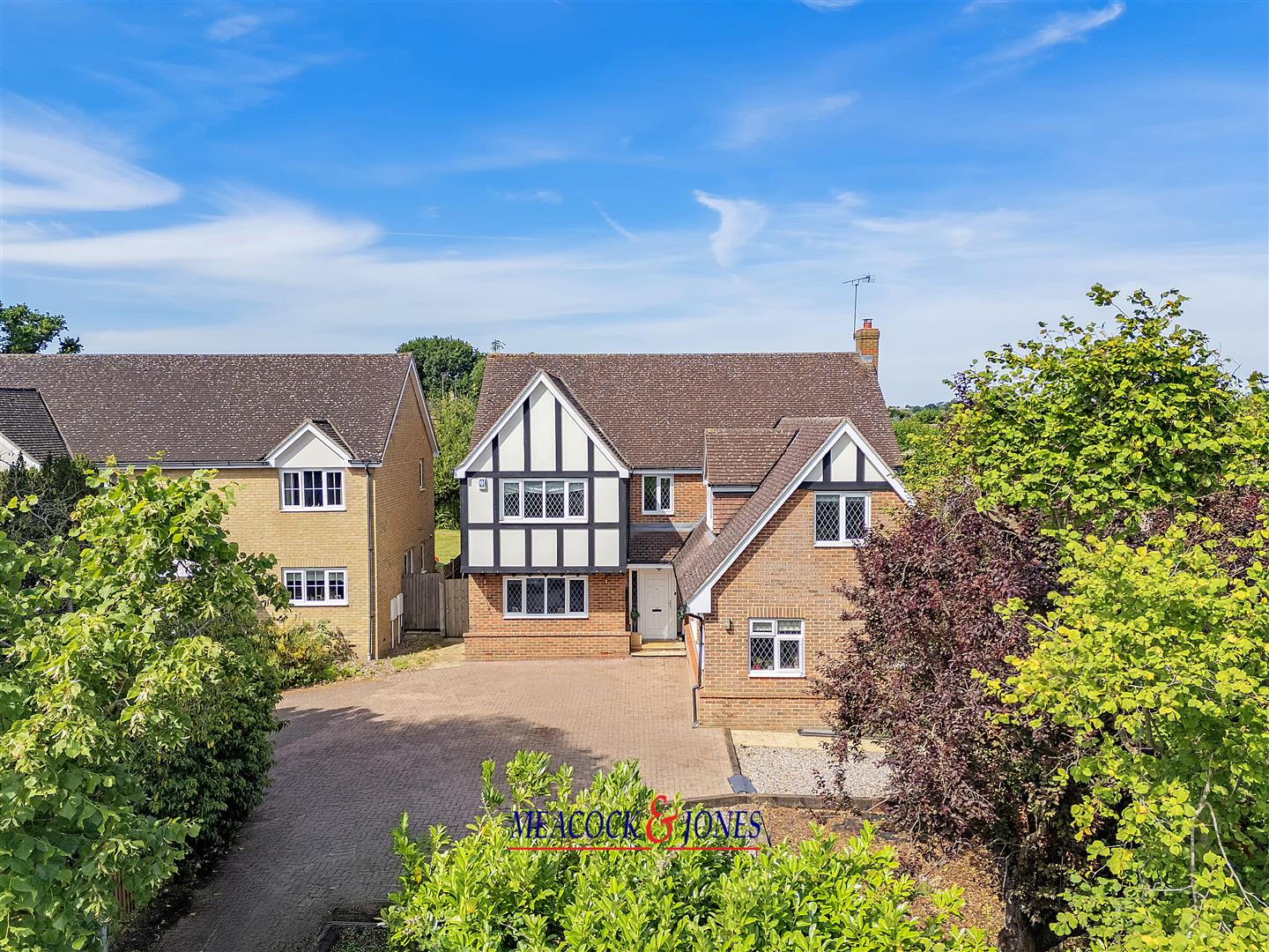 5 bedroom detached house for sale 0