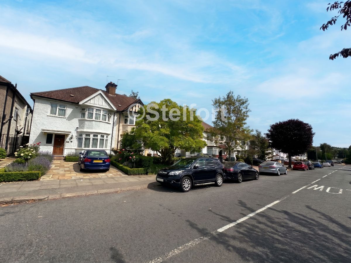 43 Renters Avenue, London photo 3