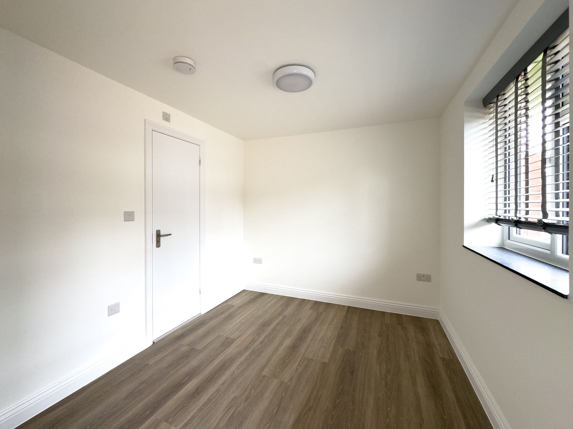 8, 51 Stag Lane, Edgware photo 5