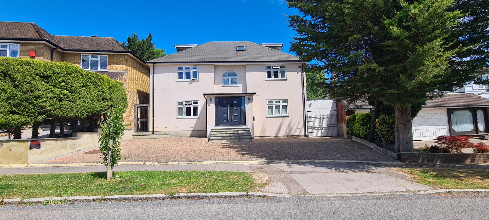5 bedroom detached house for sale