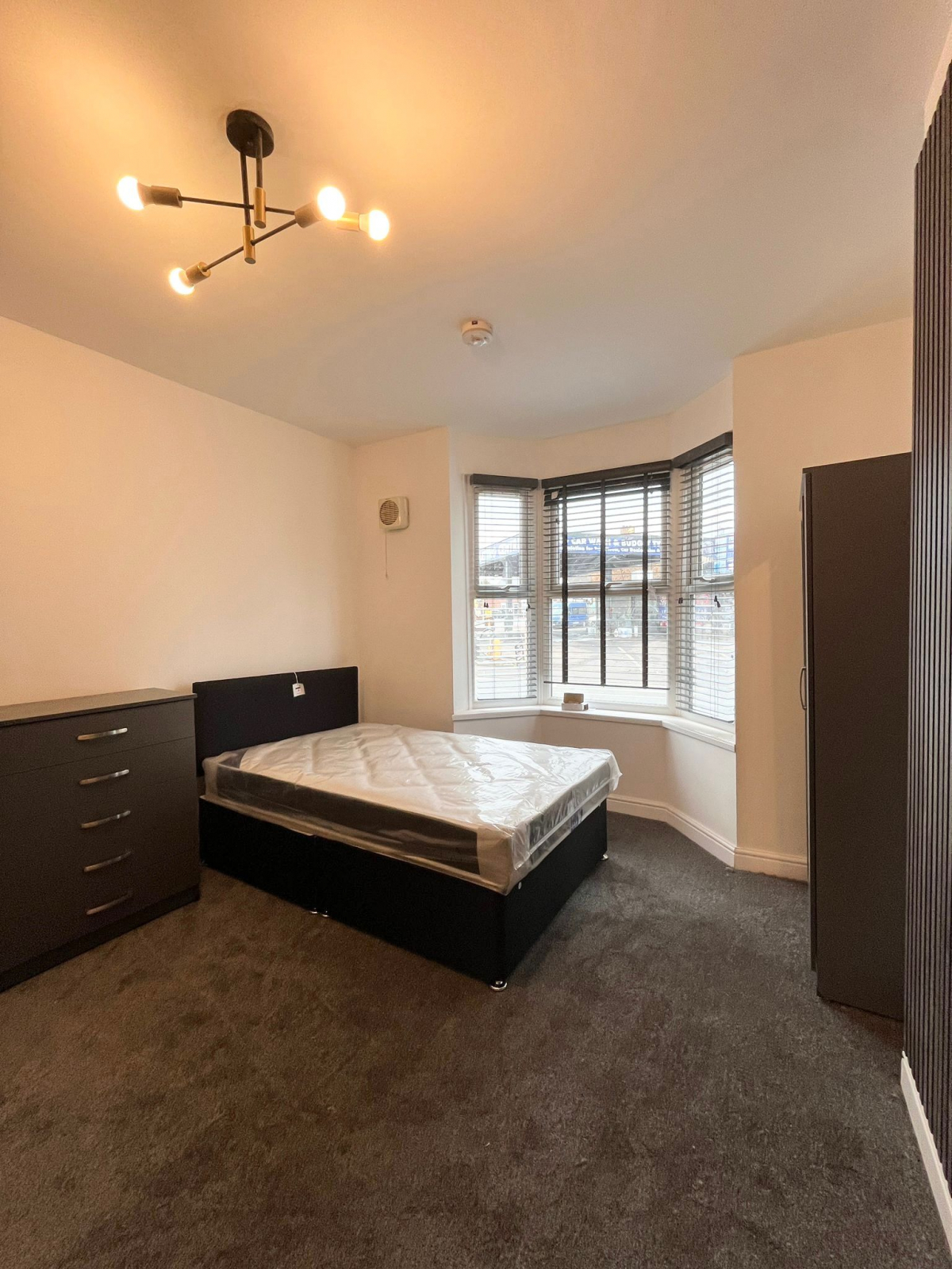 5 Collis Street, Stourbridge photo 3