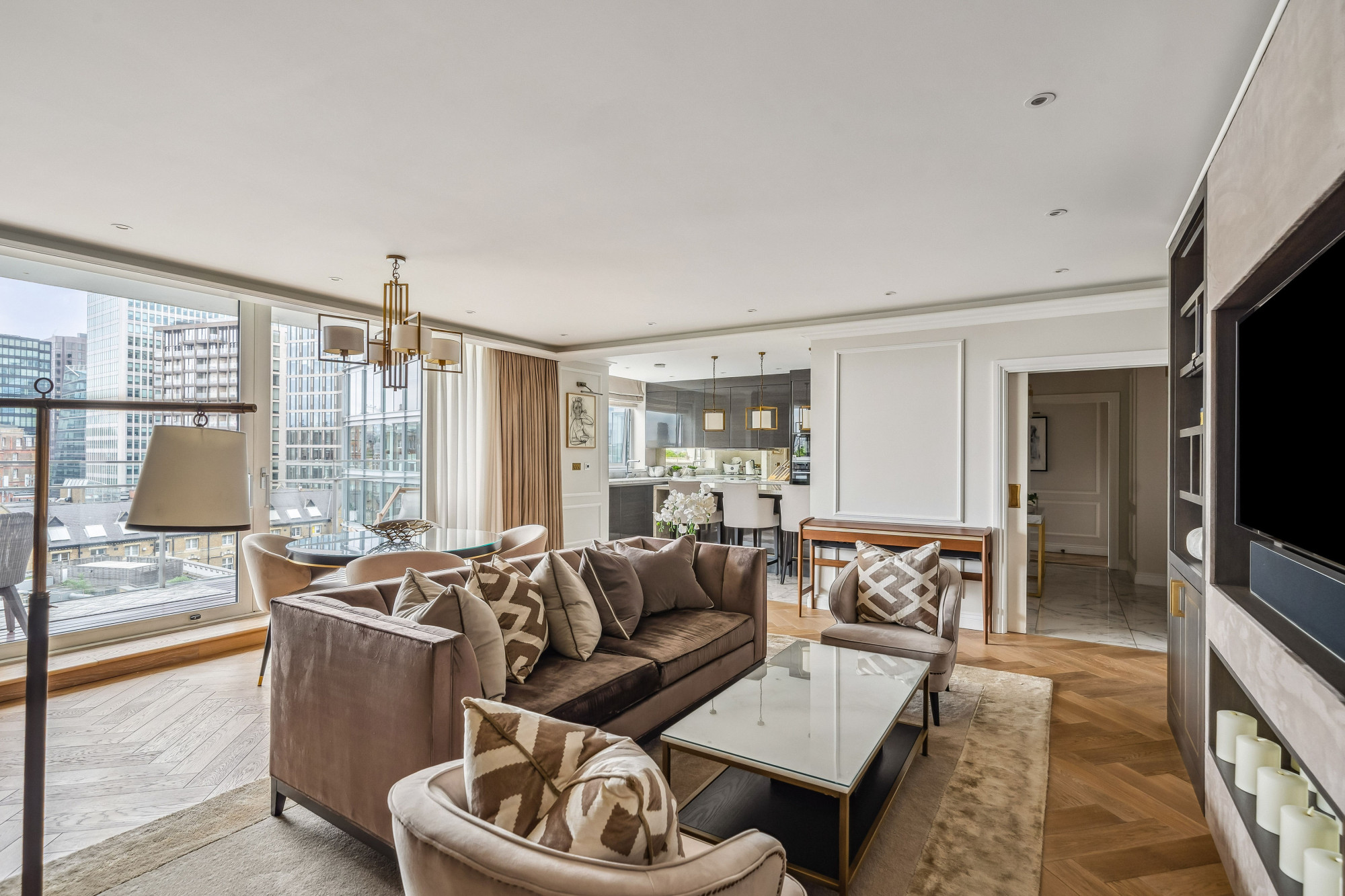 Flat 608, The View, London photo 2