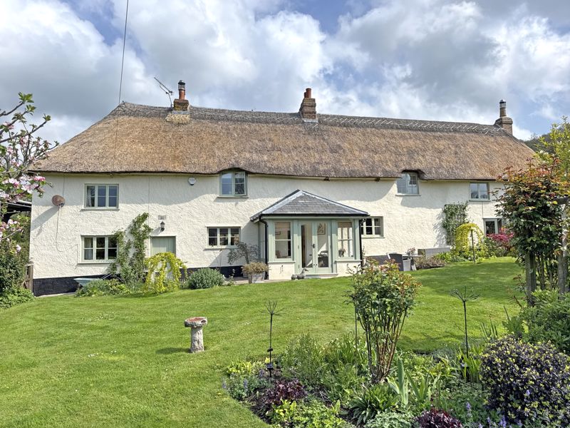 4 bedroom detached house for sale 0