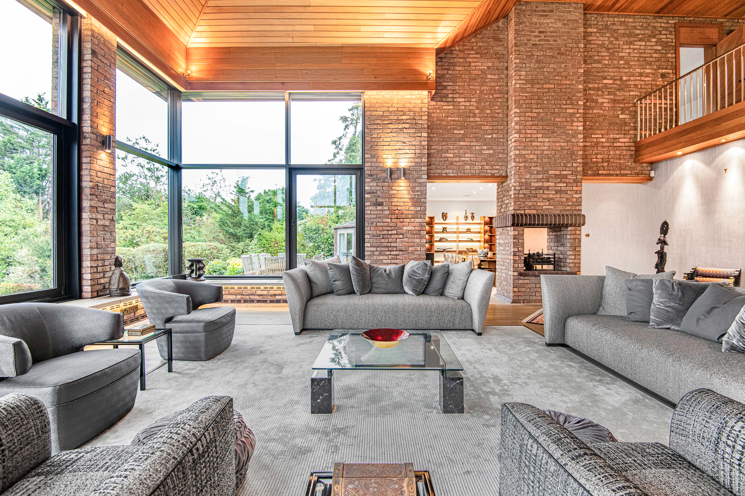 6 bedroom detached house for sale 0