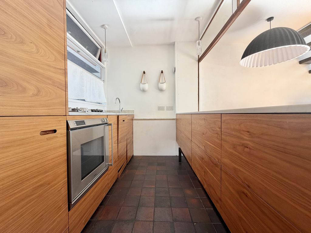 42 Hatfield House, Baltic West Street, London photo 4