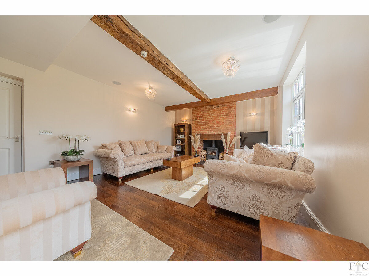 5 bedroom detached house for sale 0