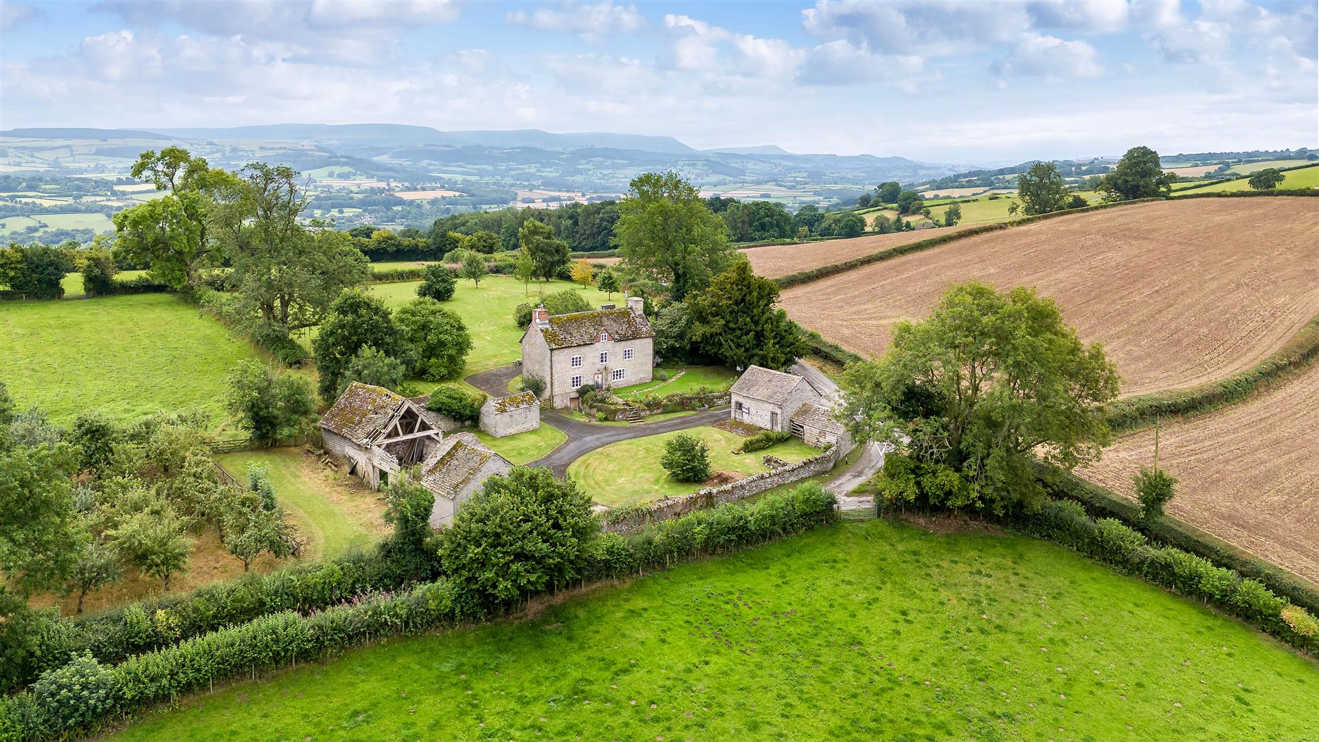 4 bedroom country house for sale 0