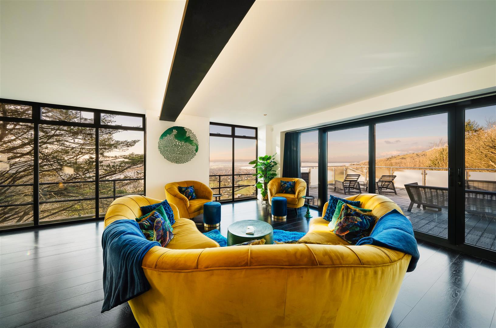 5 bedroom detached house for sale 0