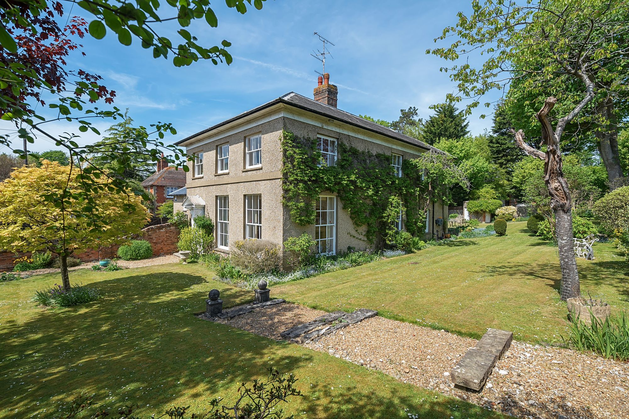 5 bedroom end terrace house for sale