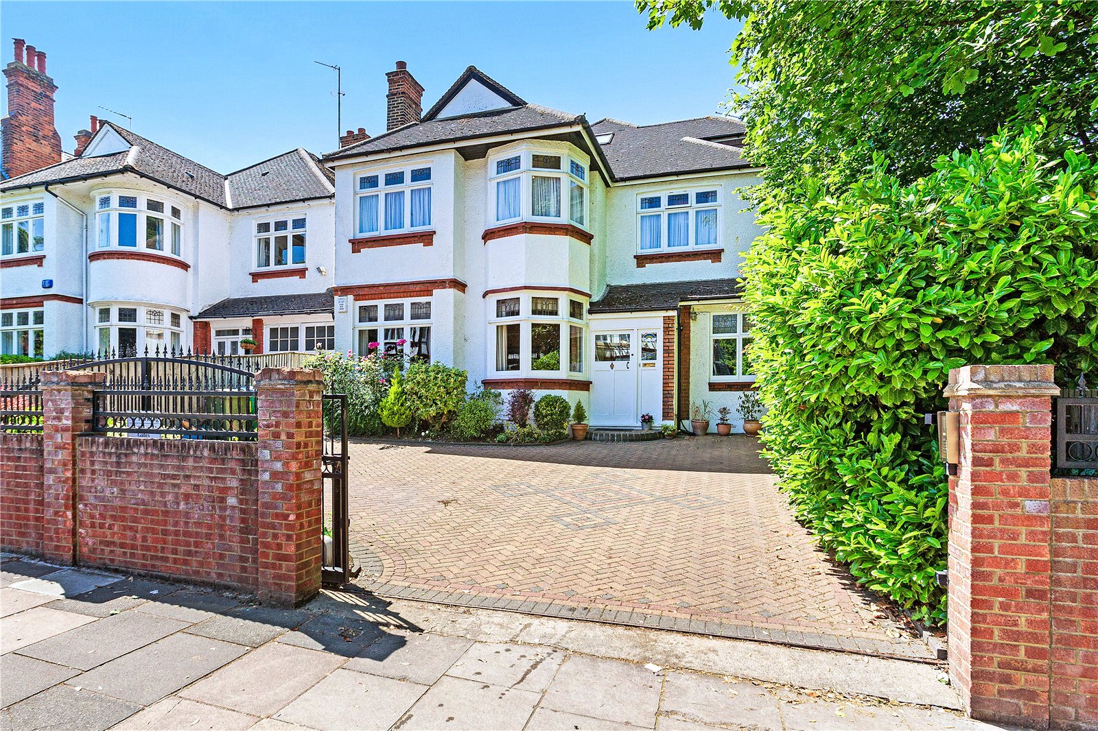 6 bedroom detached house for sale 0