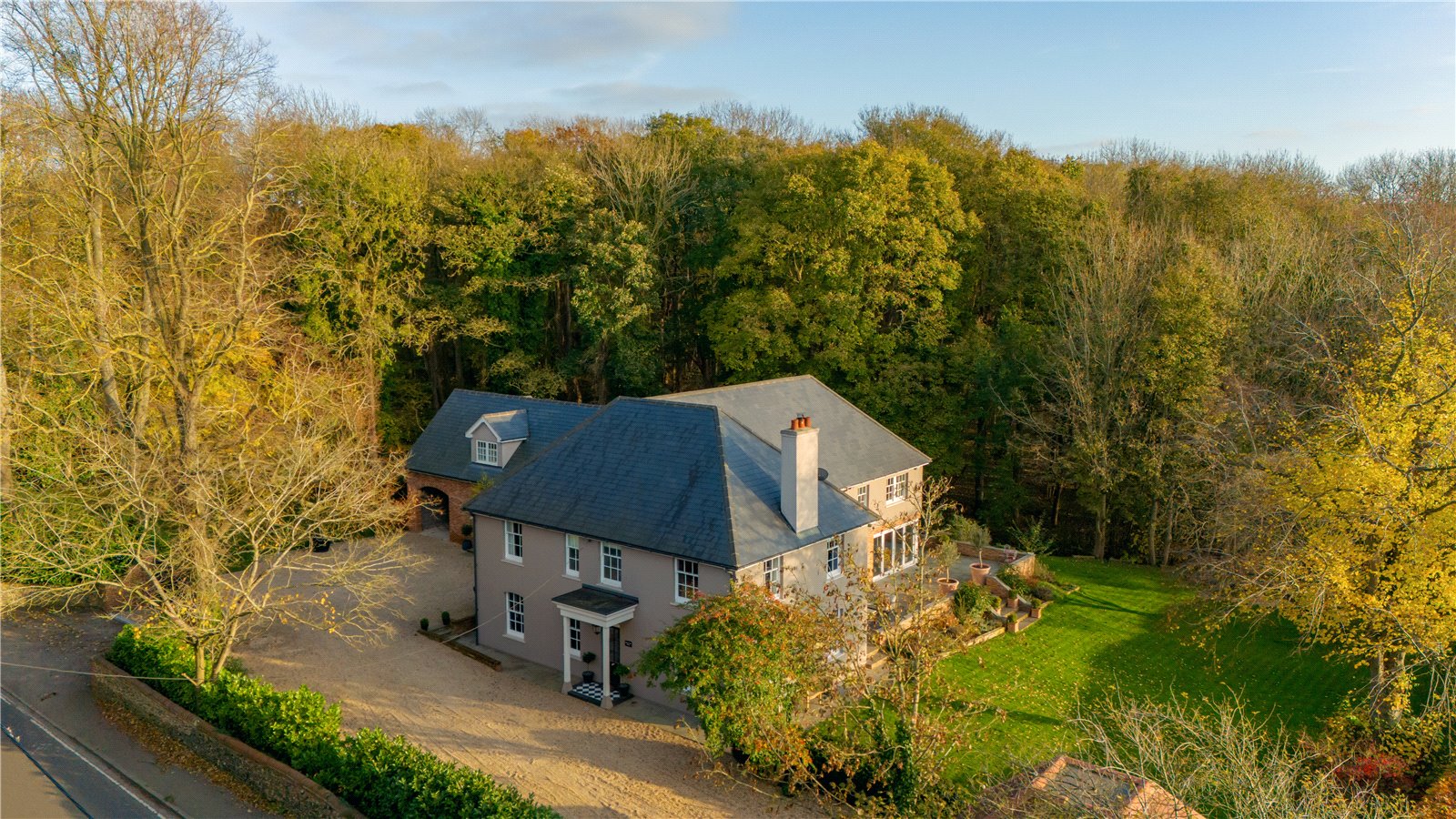 5 bedroom detached house for sale 0