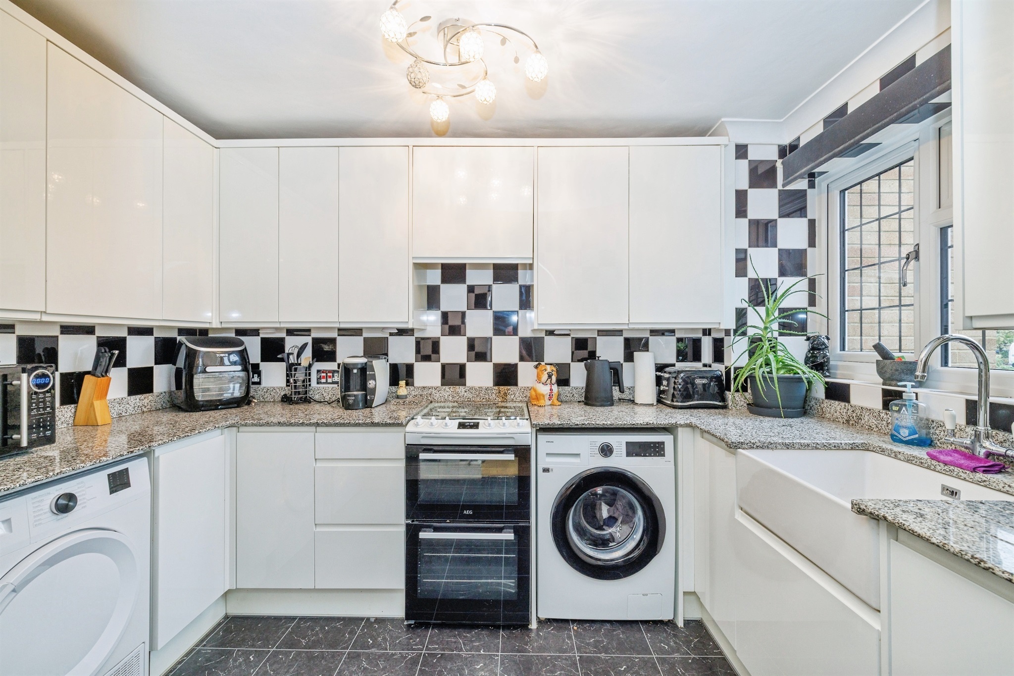 Clifton Way, Borehamwood photo 2