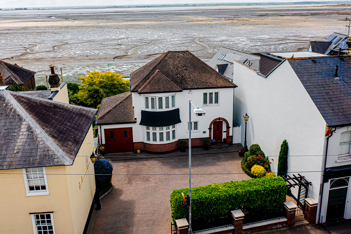 3 bedroom detached house for sale 0