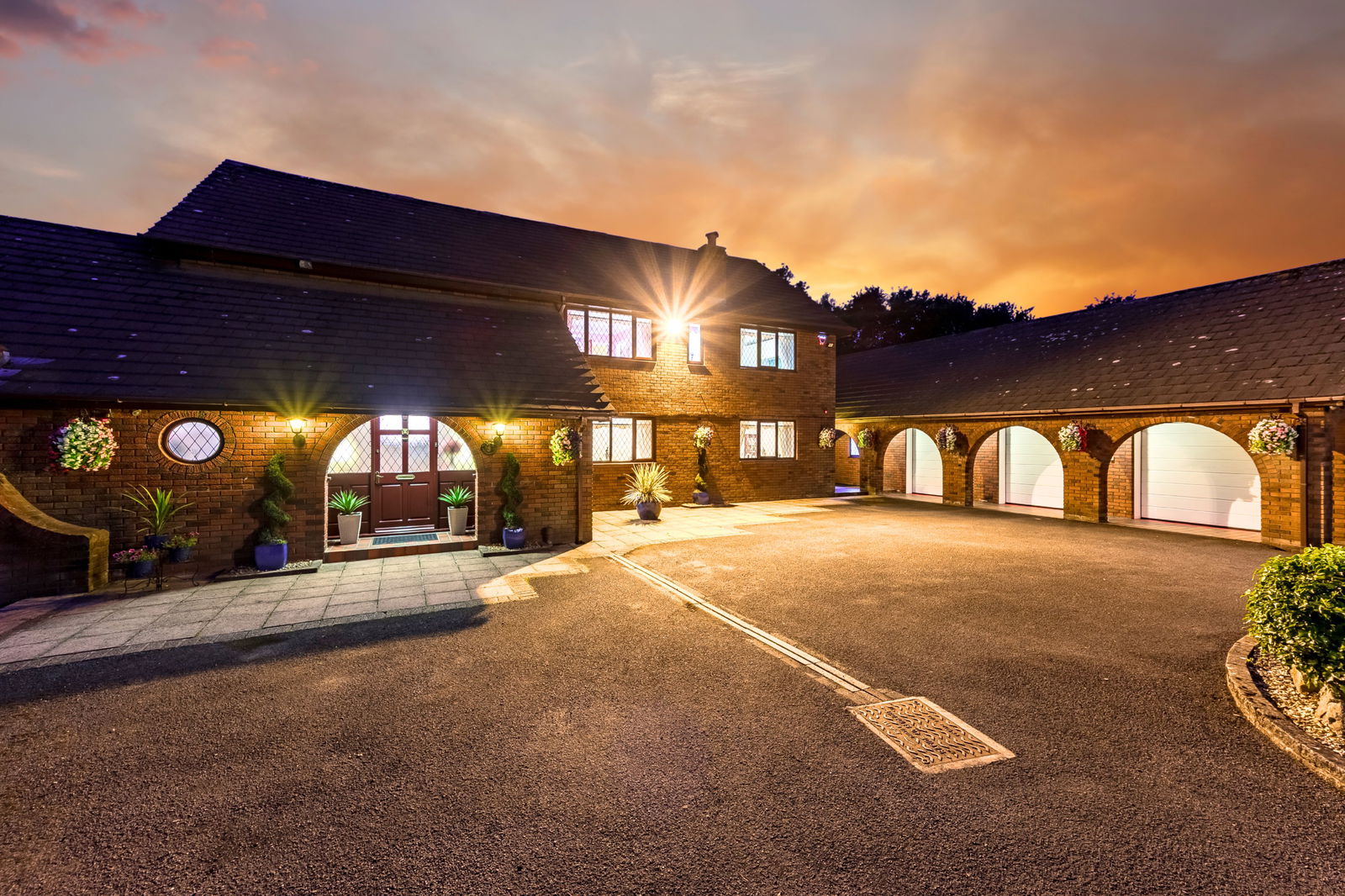 4 bedroom detached house for sale 0
