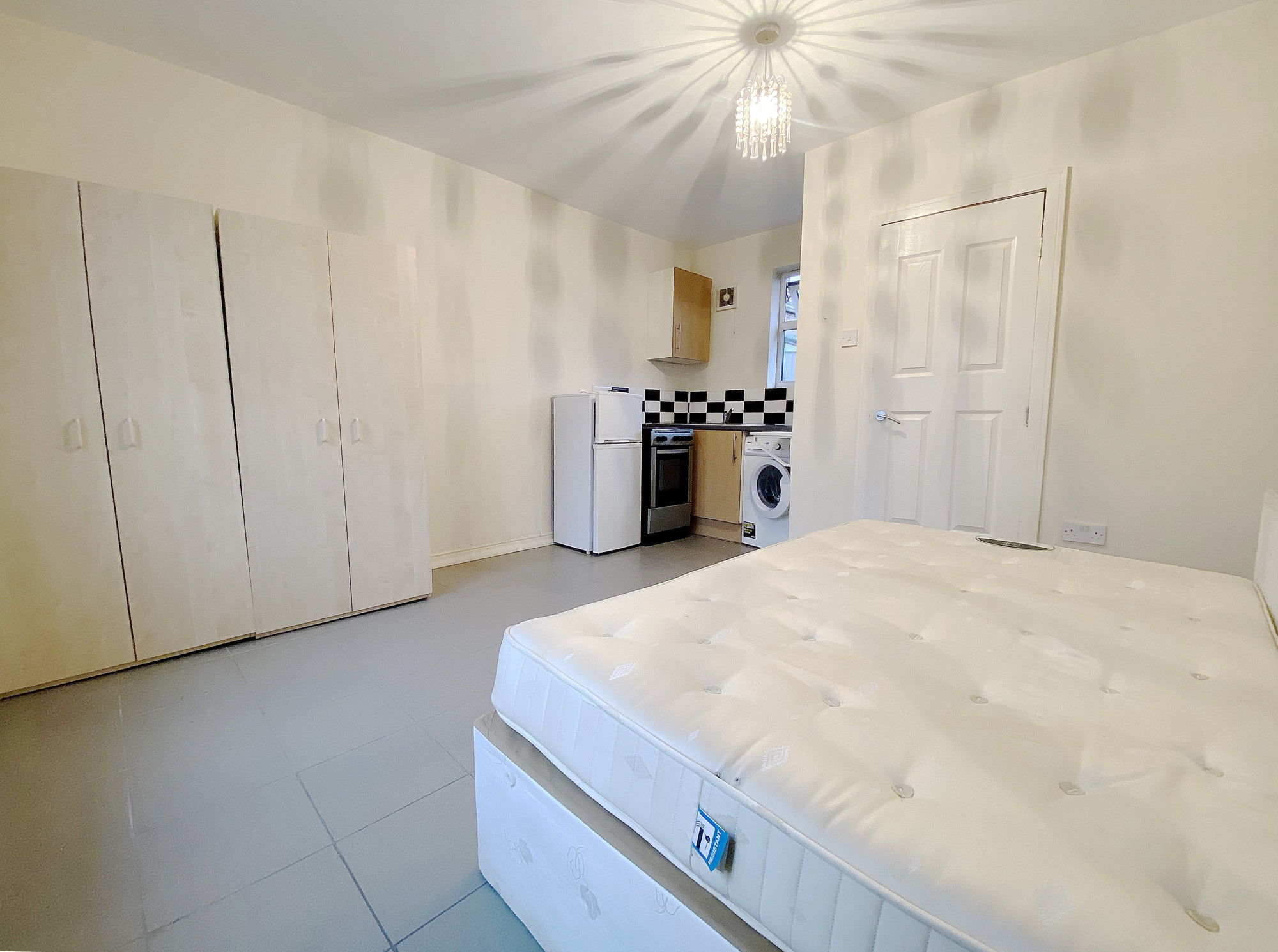Studio 2, 4, Tennyson Road, Hounslow photo 5