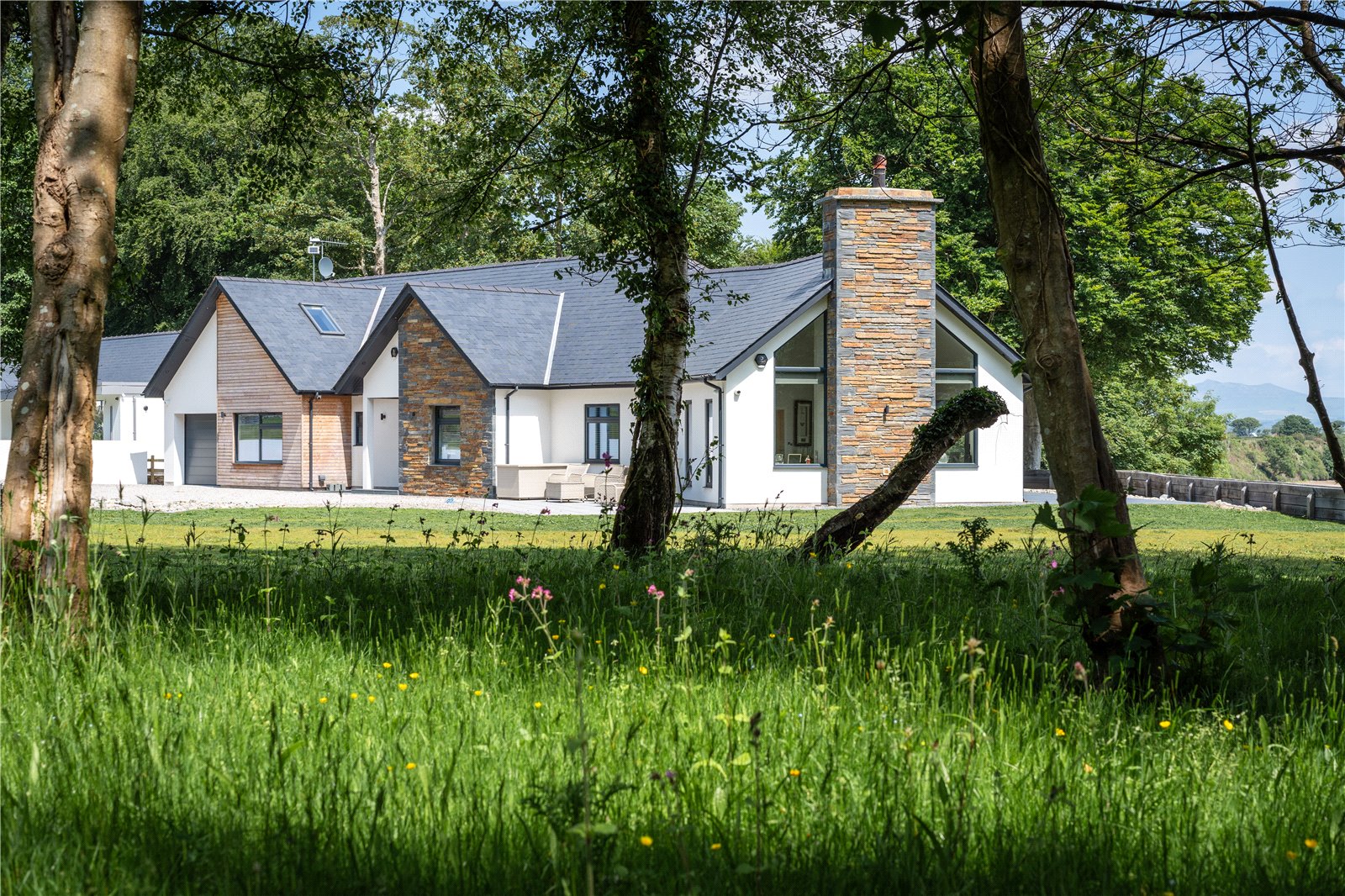 6 bedroom detached house for sale 0