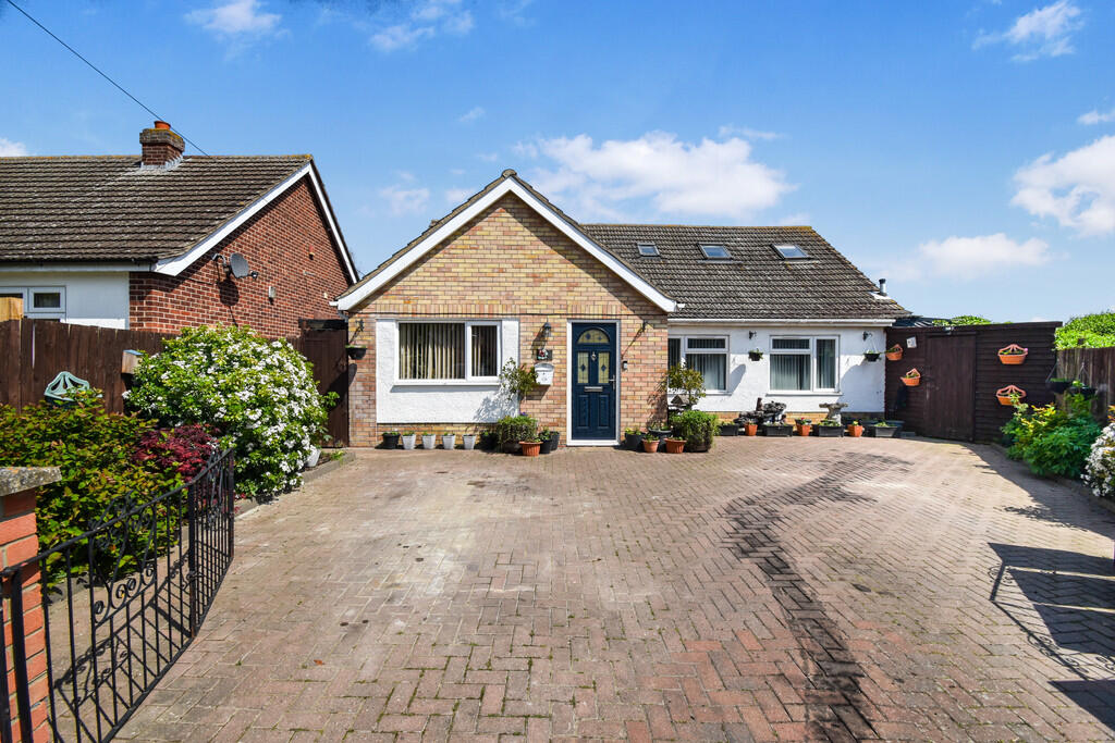 11, Goldfinch Close, Huntingdon photo 3