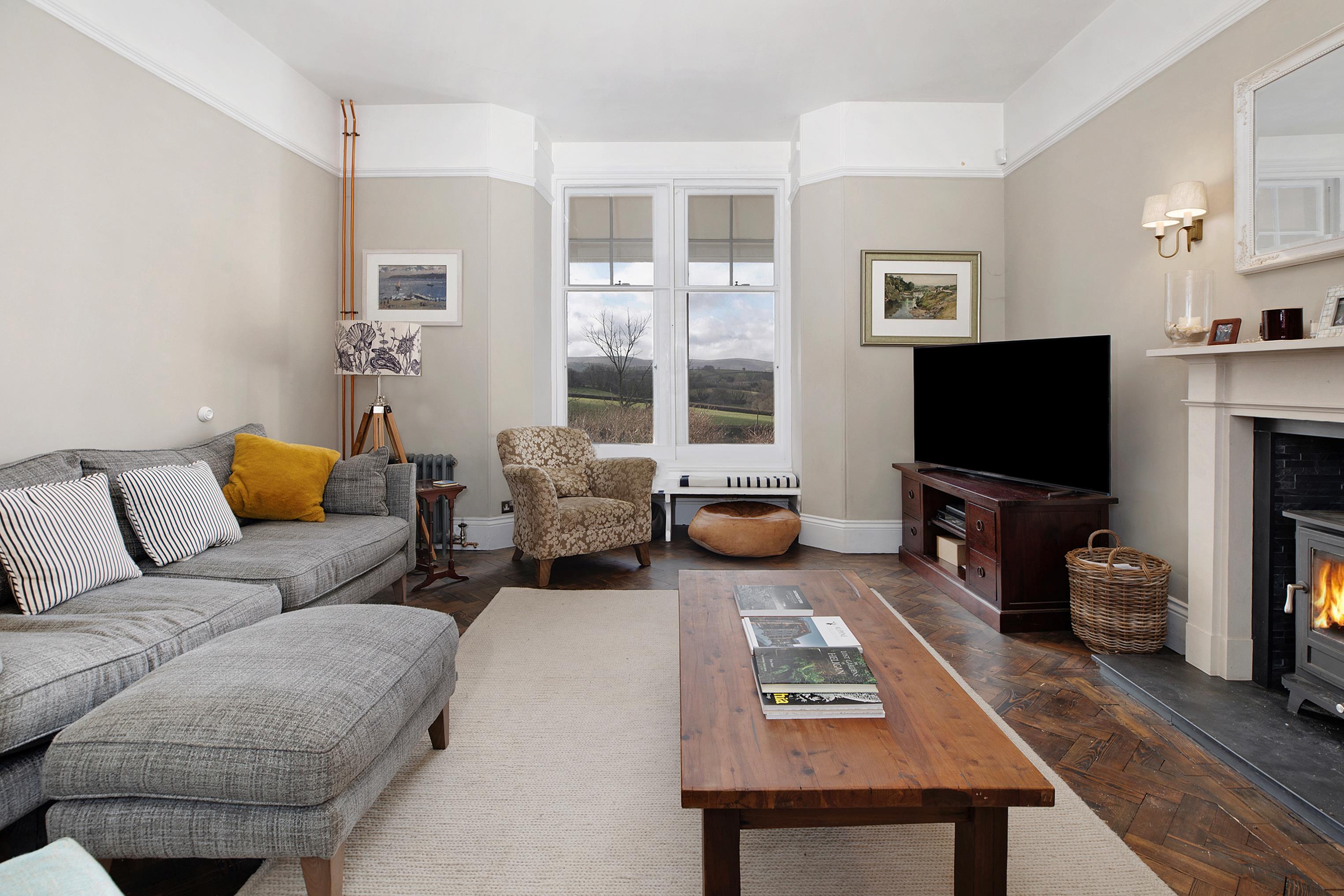 5 bedroom detached house for sale 0