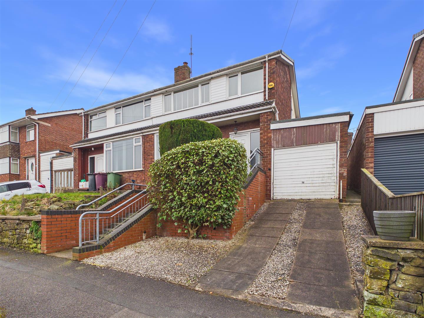3-bed house on 68, Hollins Spring Avenue, Dronfield, £269,500
