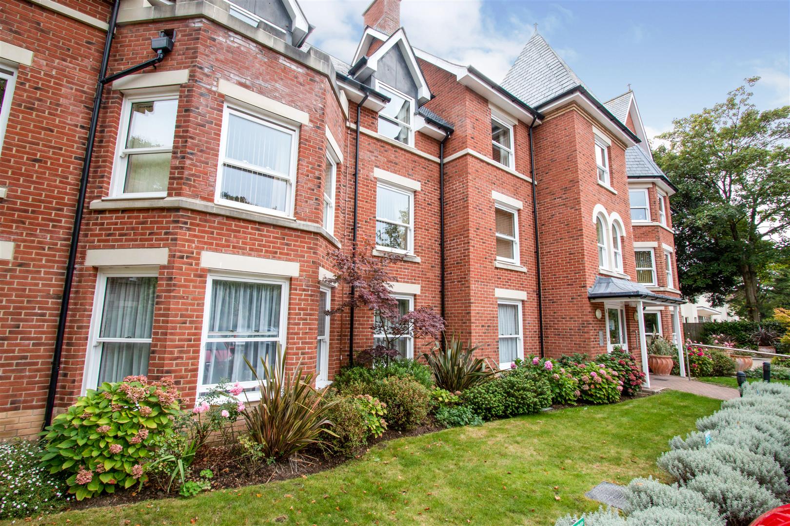 1-bed flat on Sanderling Court, Wimborne Road, Bournemouth BH2, £145,000