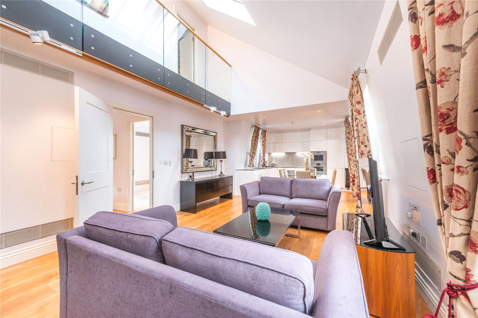 6 bedroom semi-detached house for sale in London
