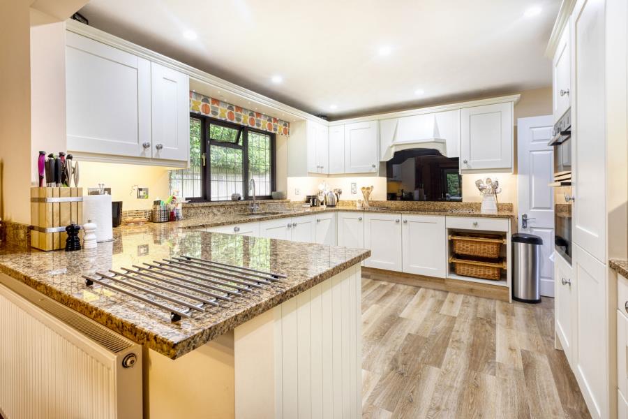 4 bedroom detached house for sale 0