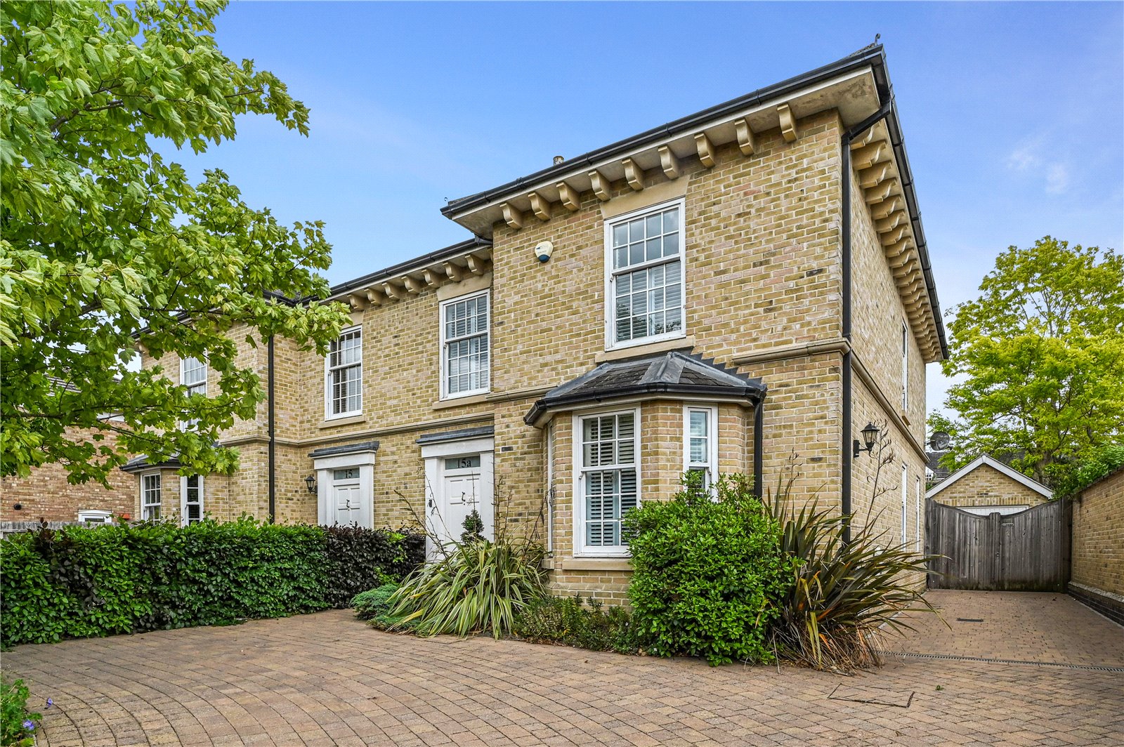4 bedroom semi-detached house for sale 0