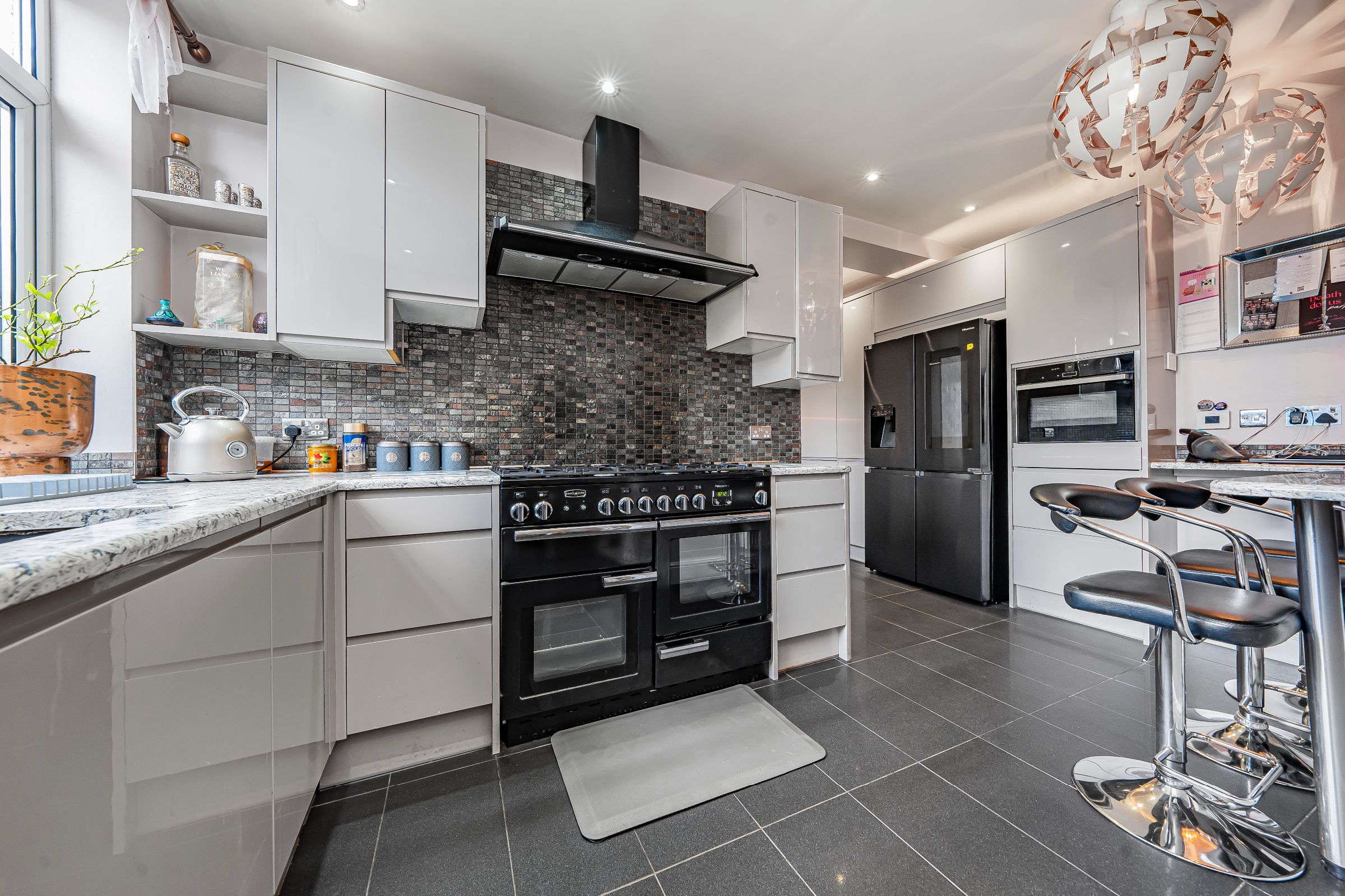 4 bedroom semi-detached house for sale 0