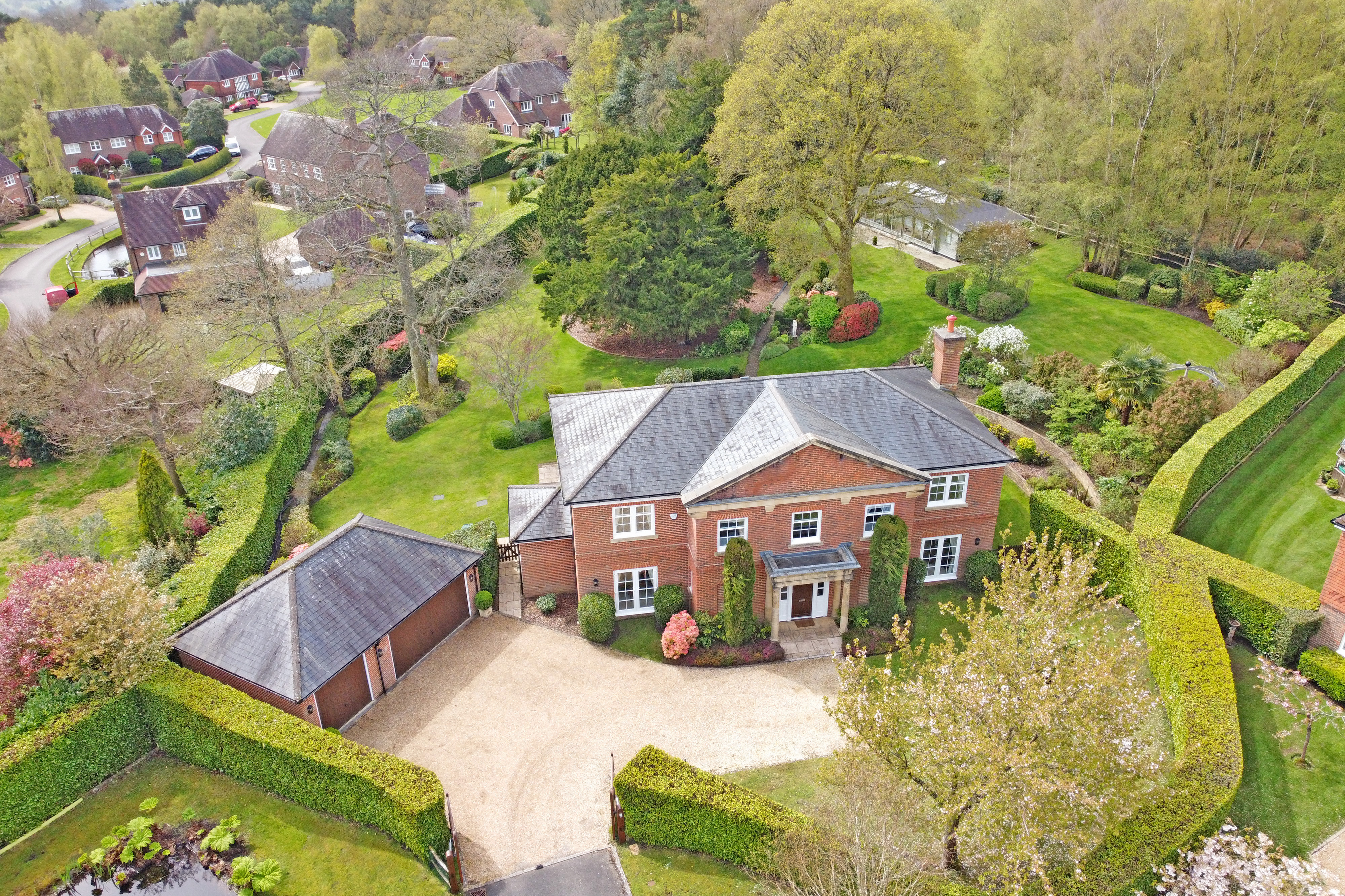 5 bedroom detached house for sale 0