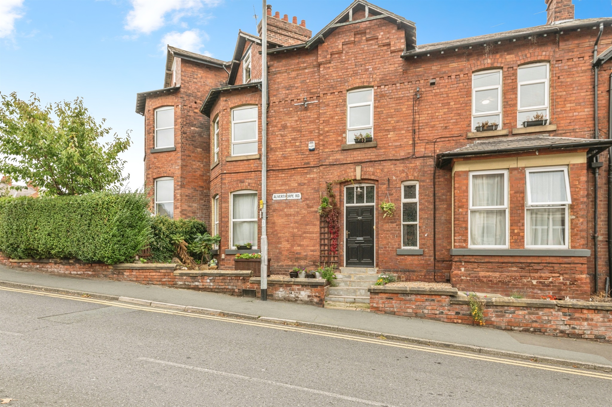 2-bed flat on 200, Alverthorpe Road, WAKEFIELD, £220,000