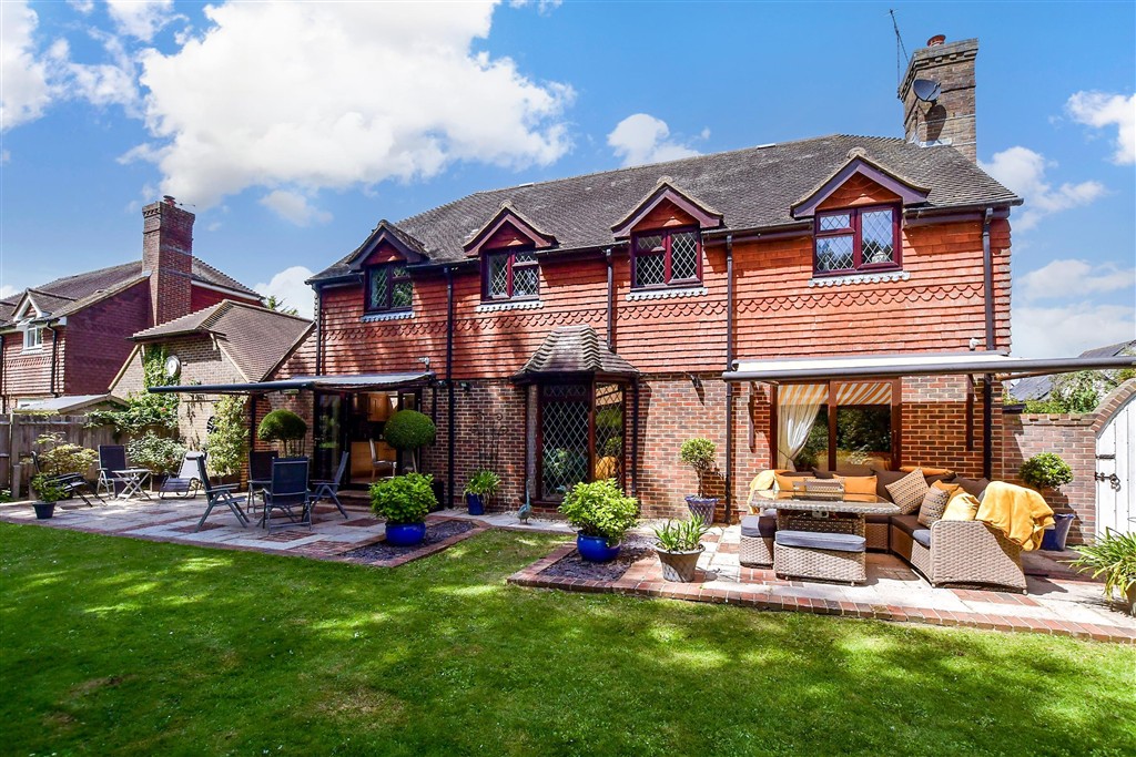 4 bedroom detached house for sale 0