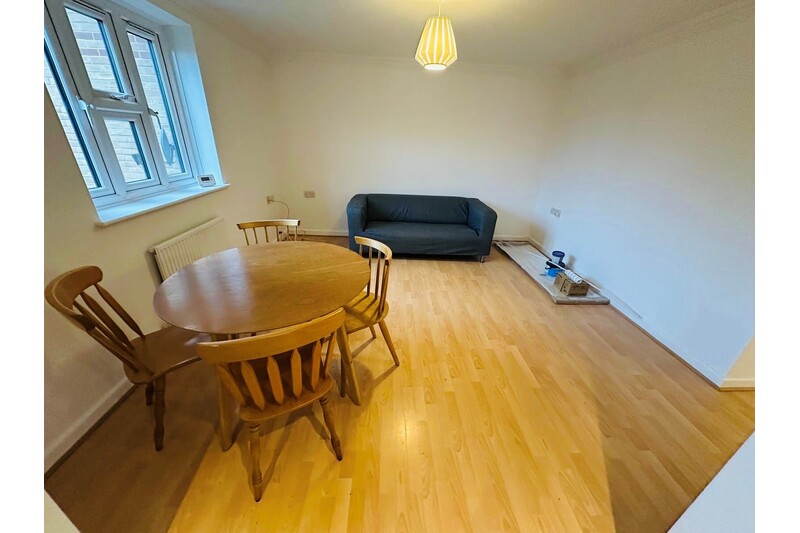11 Gaumont Terrace photo 4