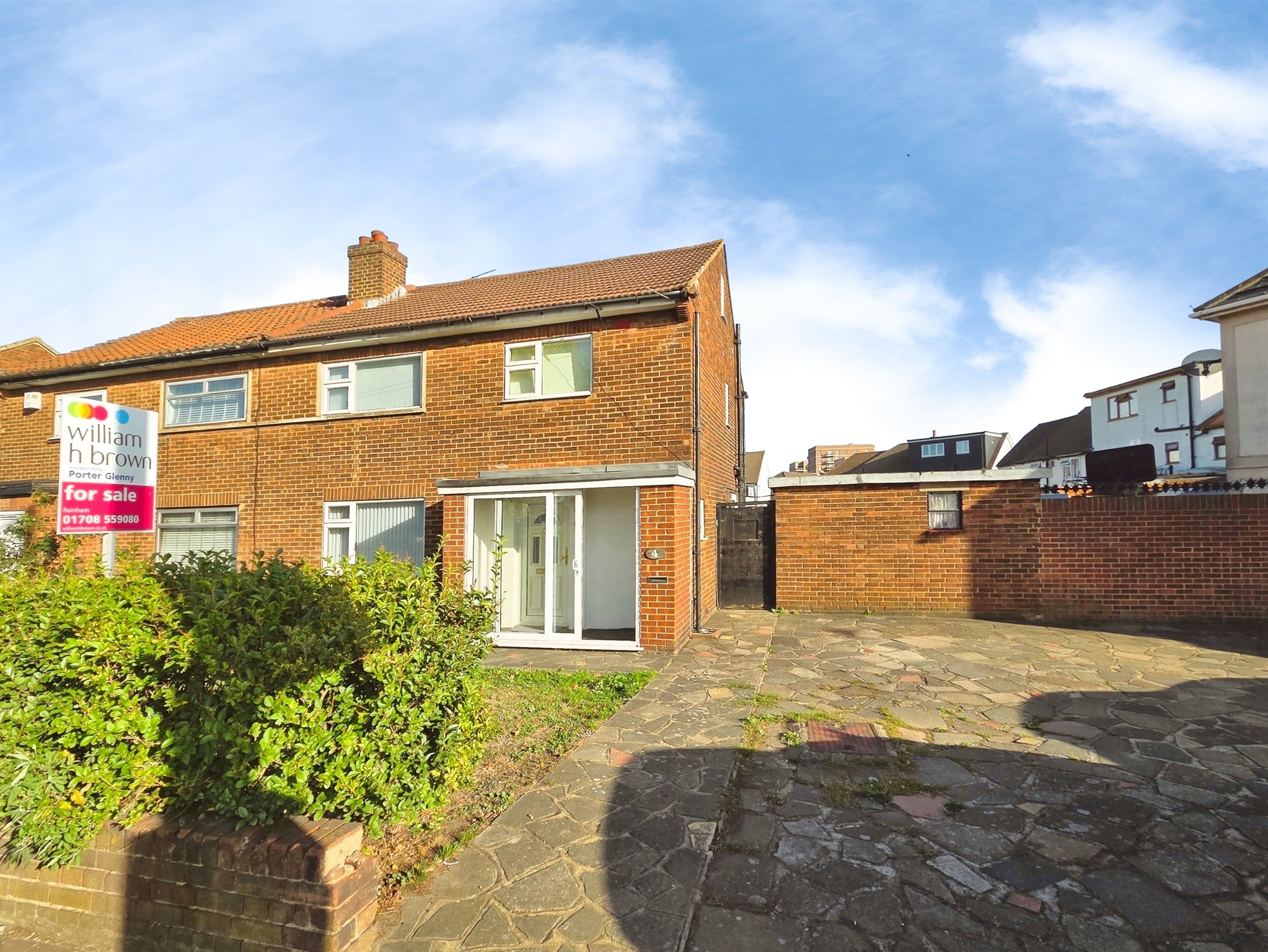 4, Cherry Tree Lane, Rainham photo 4