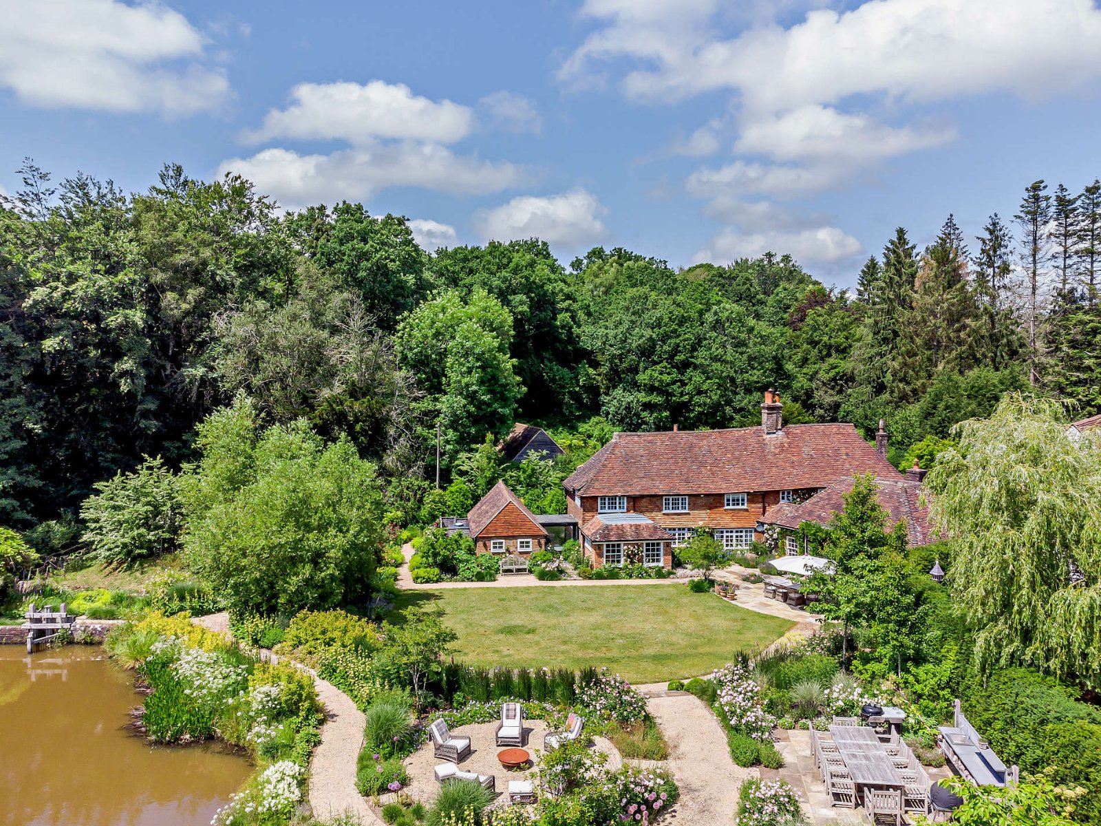 6 bedroom detached house for sale 0