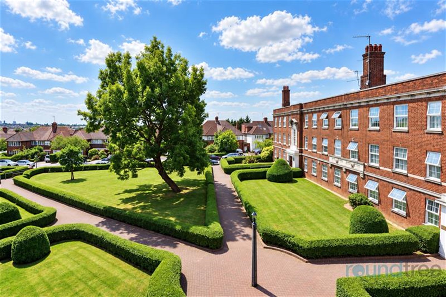 2-bed flat on Flat 111a, Yew Tree Court, Temple Fortune, £2,750/mo