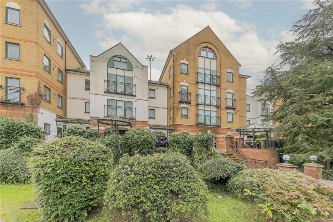 Flat 6, 1, Brent Cross Gardens, London photo 2