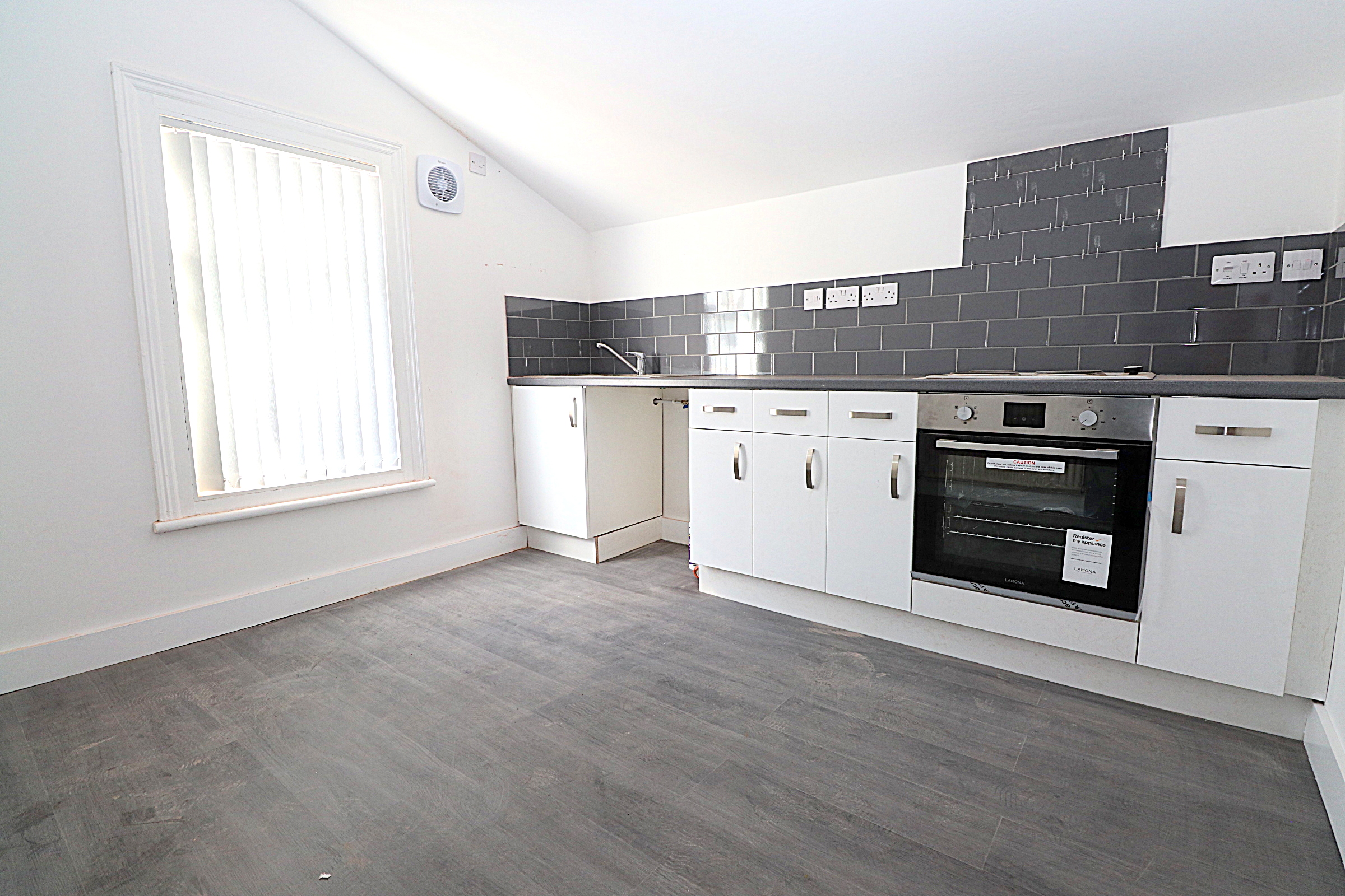 Room 3 2 Ombersley Road, Bedford photo 5