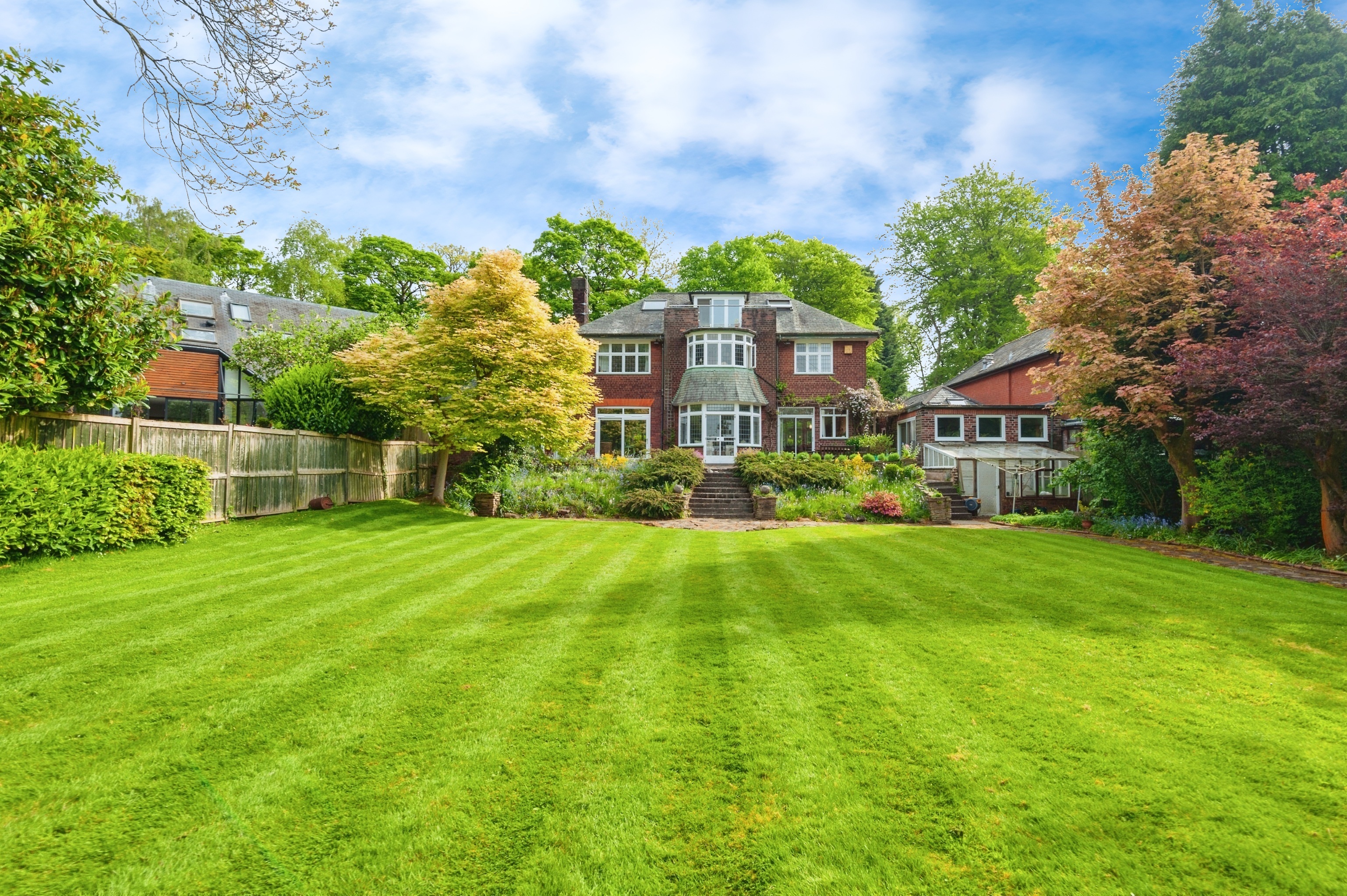 6 bedroom detached house for sale 0