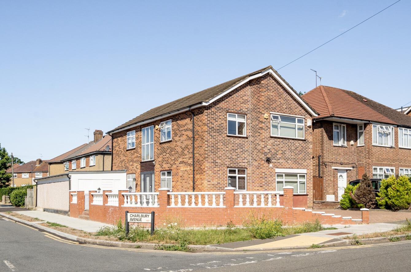 5 bedroom detached house for sale 0