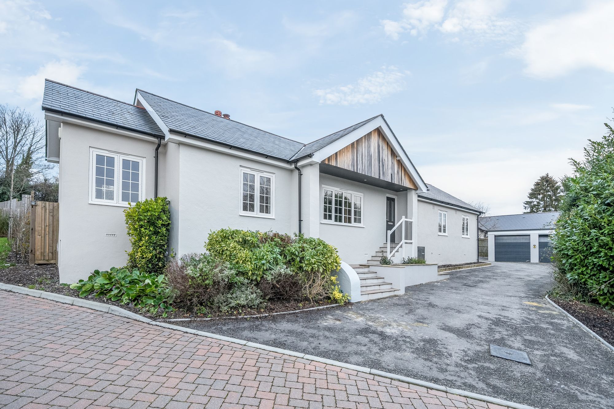 4 bedroom detached bungalow for sale 0