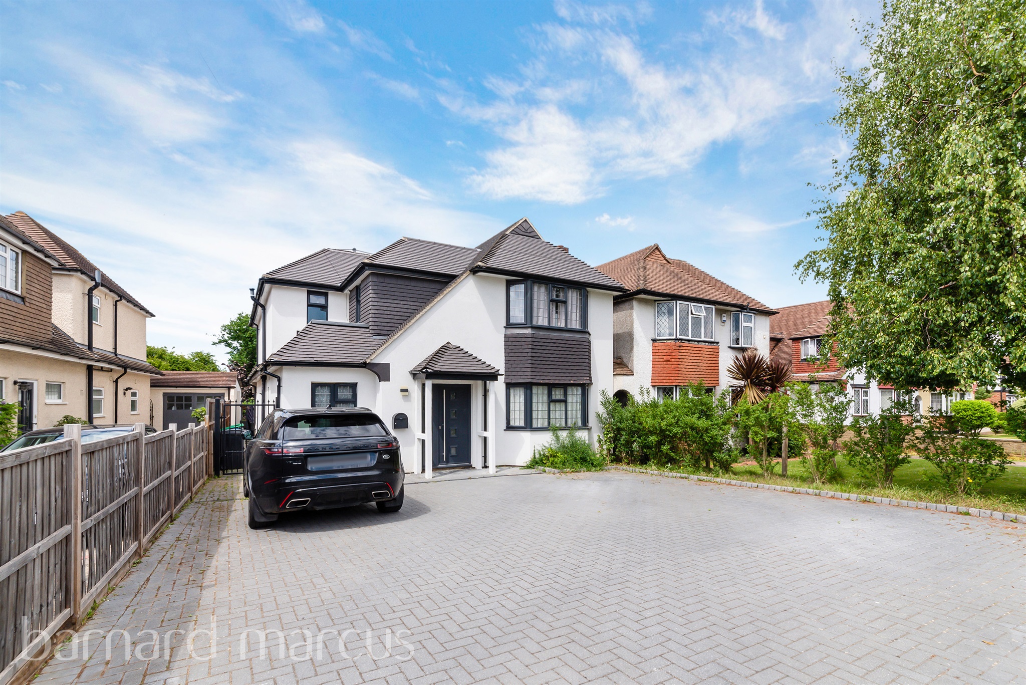 4 bedroom detached house for sale in Walton-on-Thames