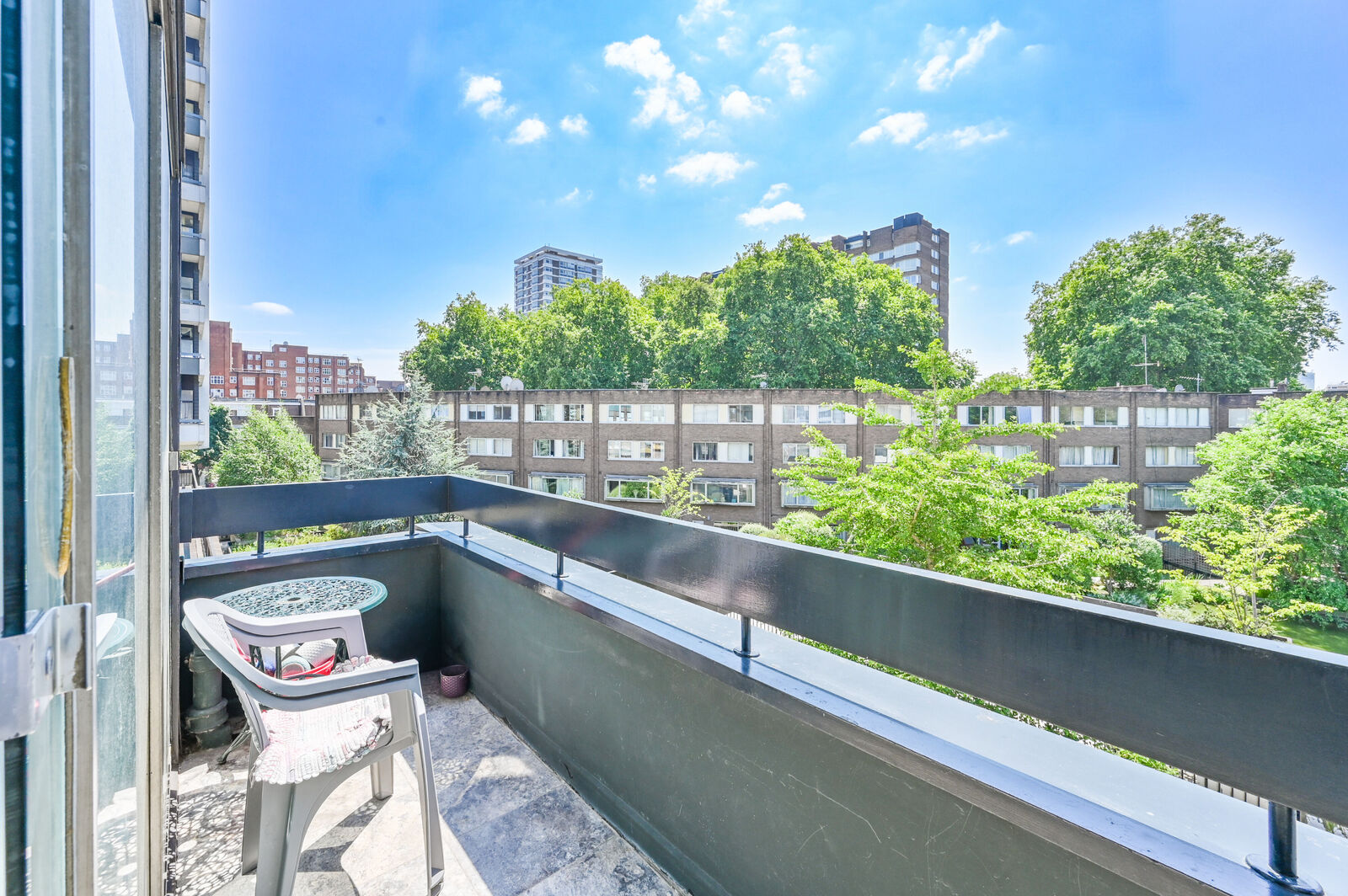 The Water Gardens, Hyde Park Estate photo 4