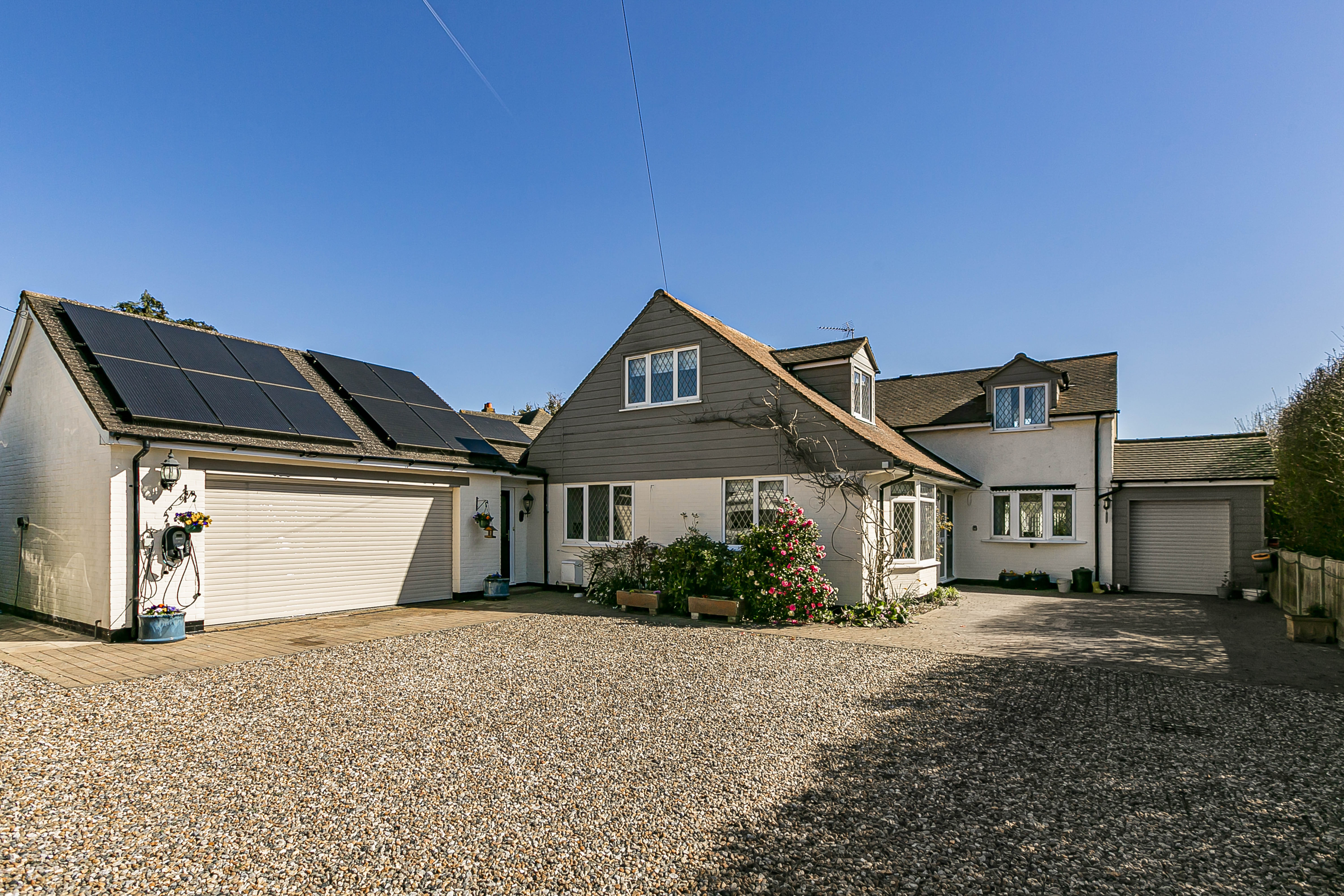 4 bedroom detached house for sale 0