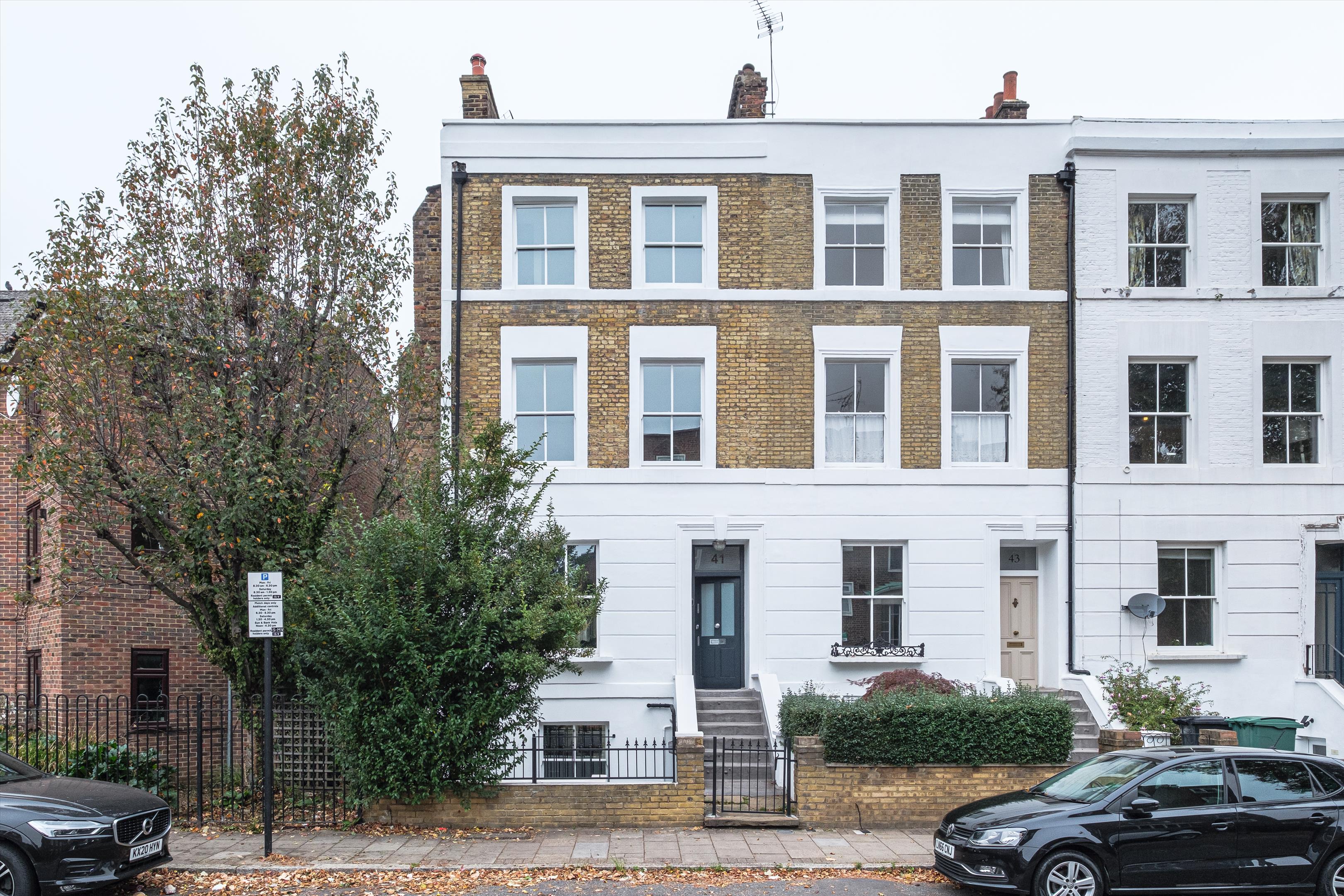 4 bedroom semi-detached house for sale 0