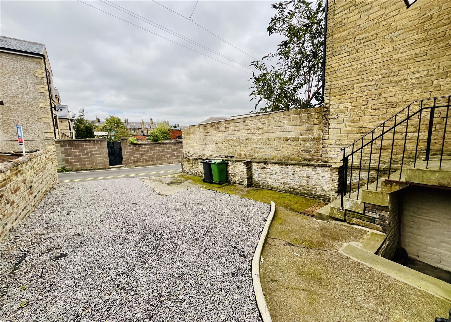 118, Halifax Old Road, Huddersfield photo 5