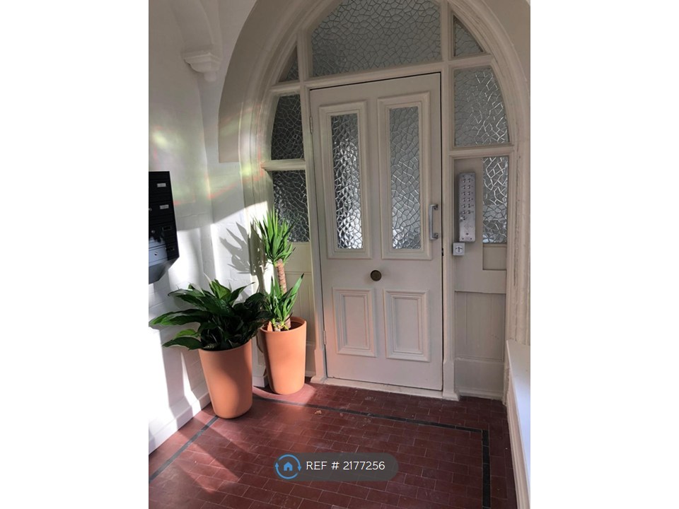Flat, Mayfield Central Avenue, Eccleston Park, Prescot photo 5
