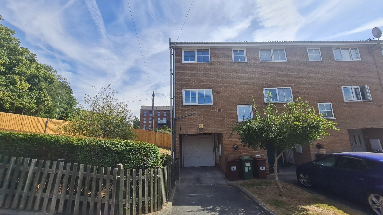 106, Cliff Park Avenue, West Yorkshire photo 2