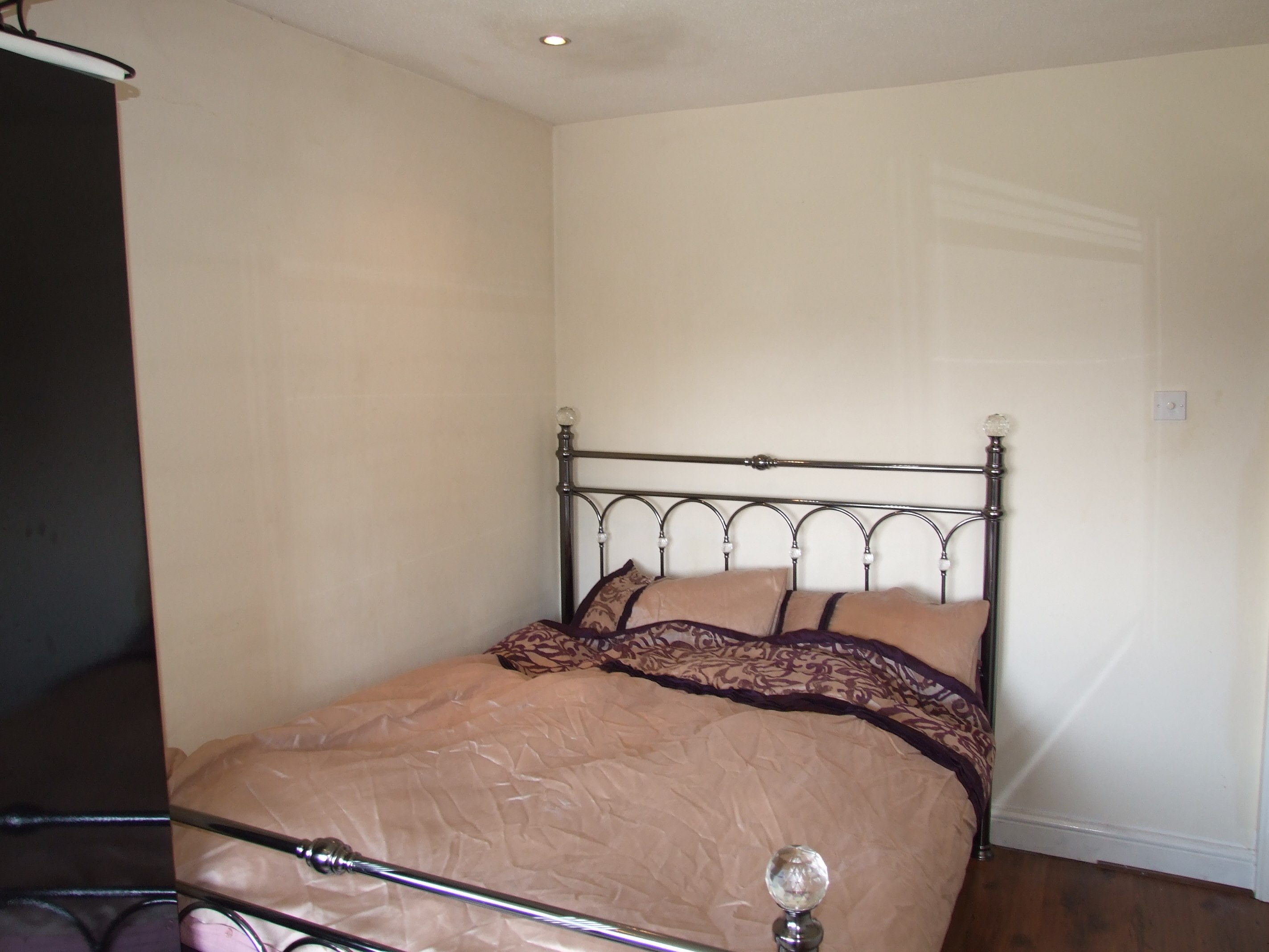2 Bedrooms Maisonette to rent in Jotmans Lane, Benfleet SS7